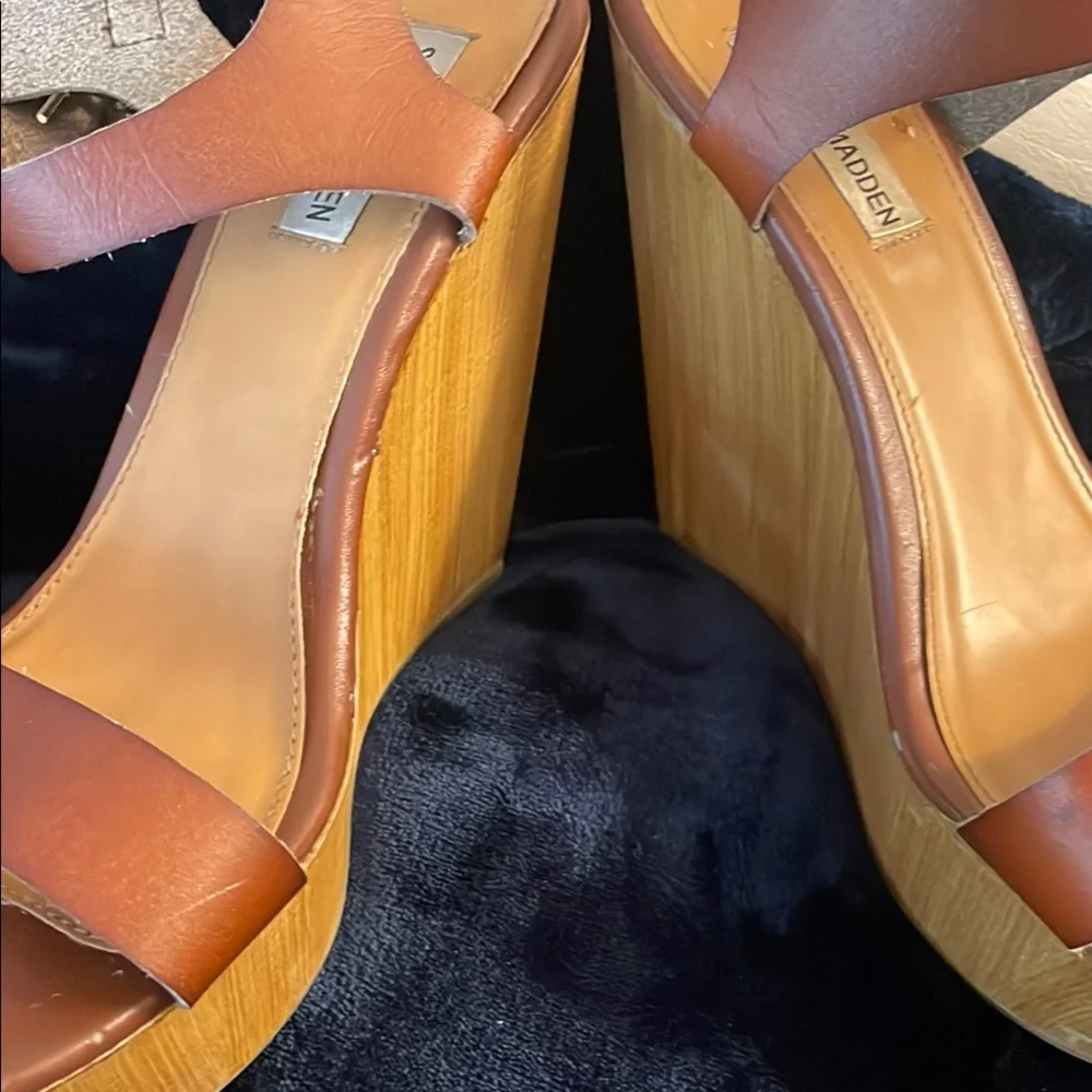Steve‎ Madden Tan Cream Wedges with Ankle Straps